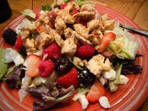 Chipotle chicken berry salad with feta and bacon